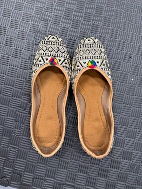 Black & White Embroidered Jutti Flats with Multicolor Pom Accent